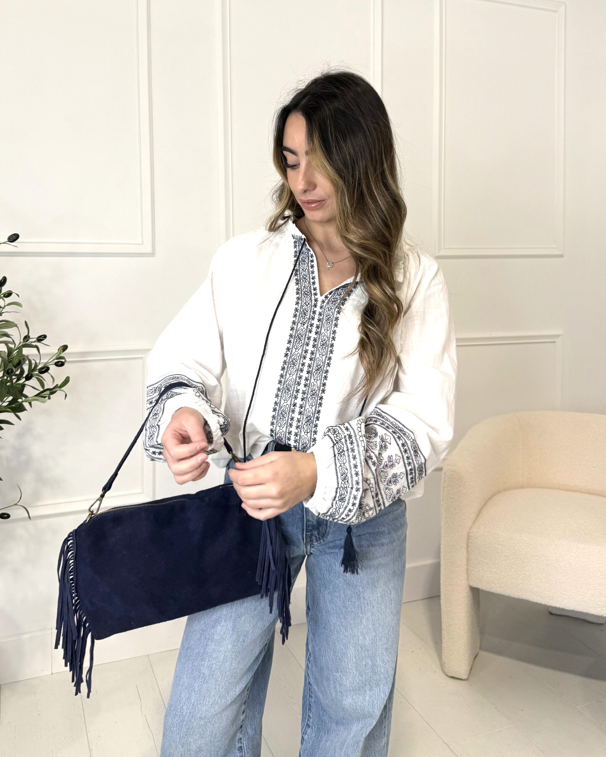 Blouse blanche à détails brodés