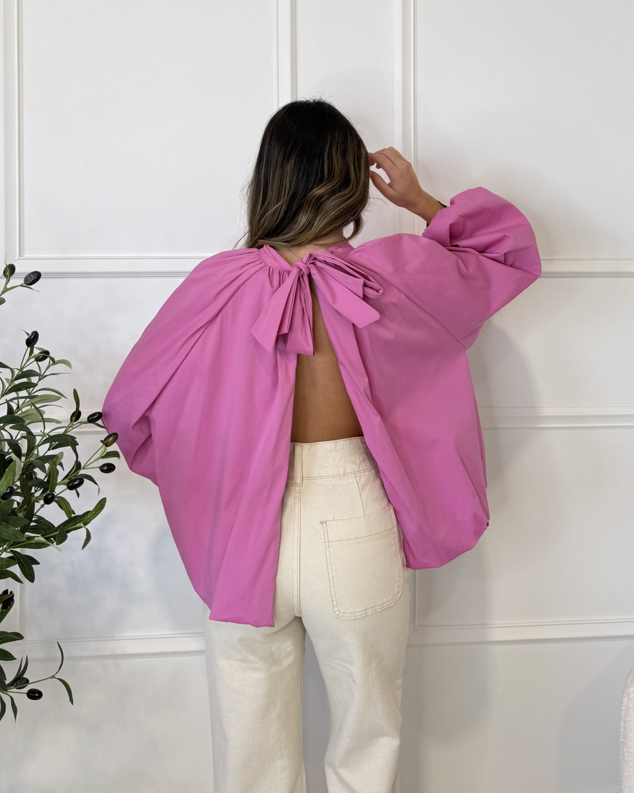 Blouse à manches bouffantes dos-nu noeud