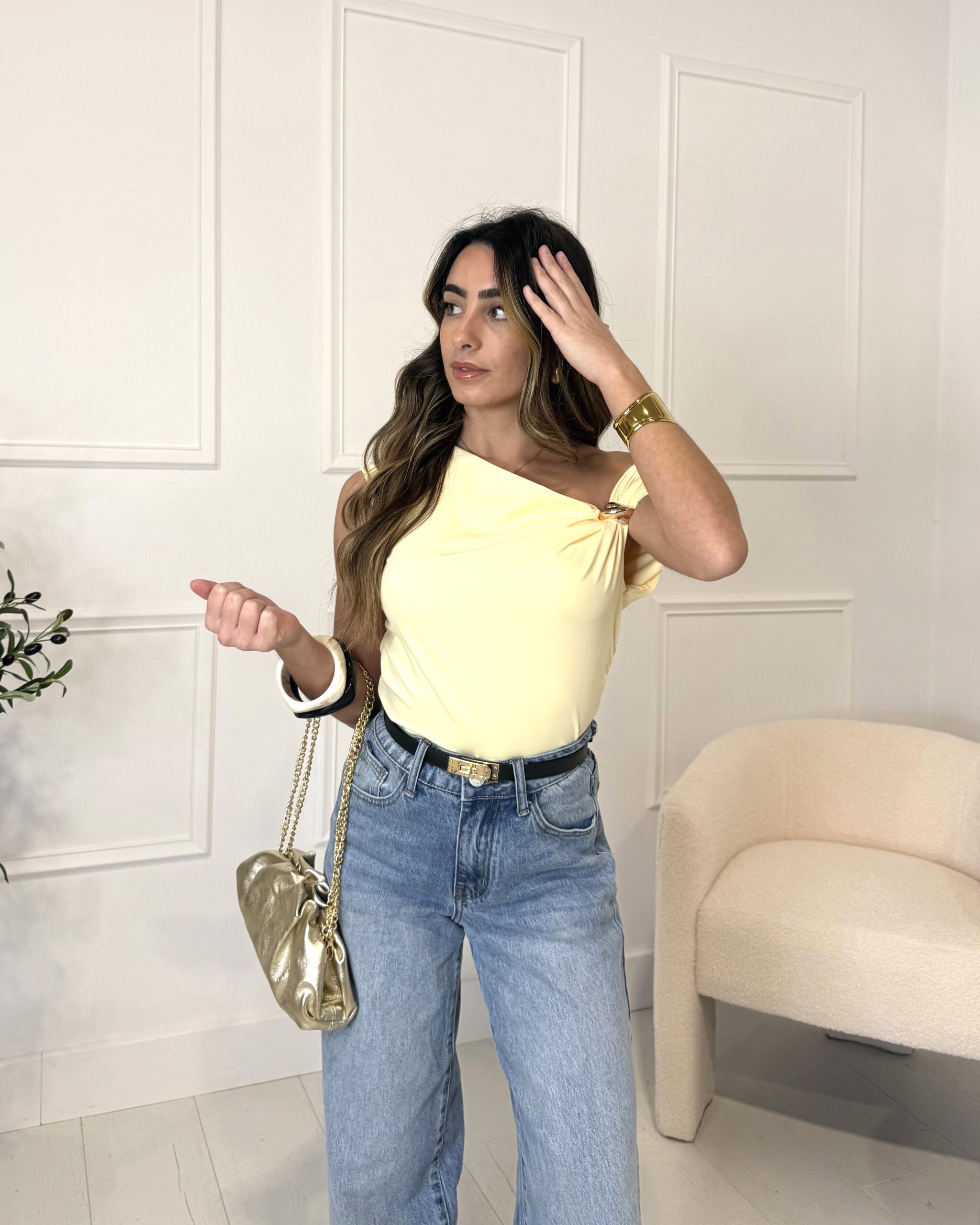 Top jaune sans manches