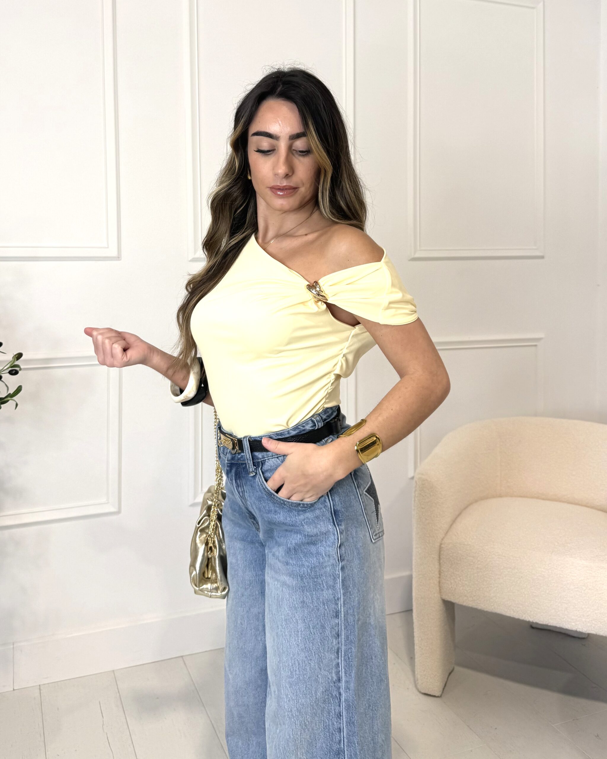 Top jaune sans manches