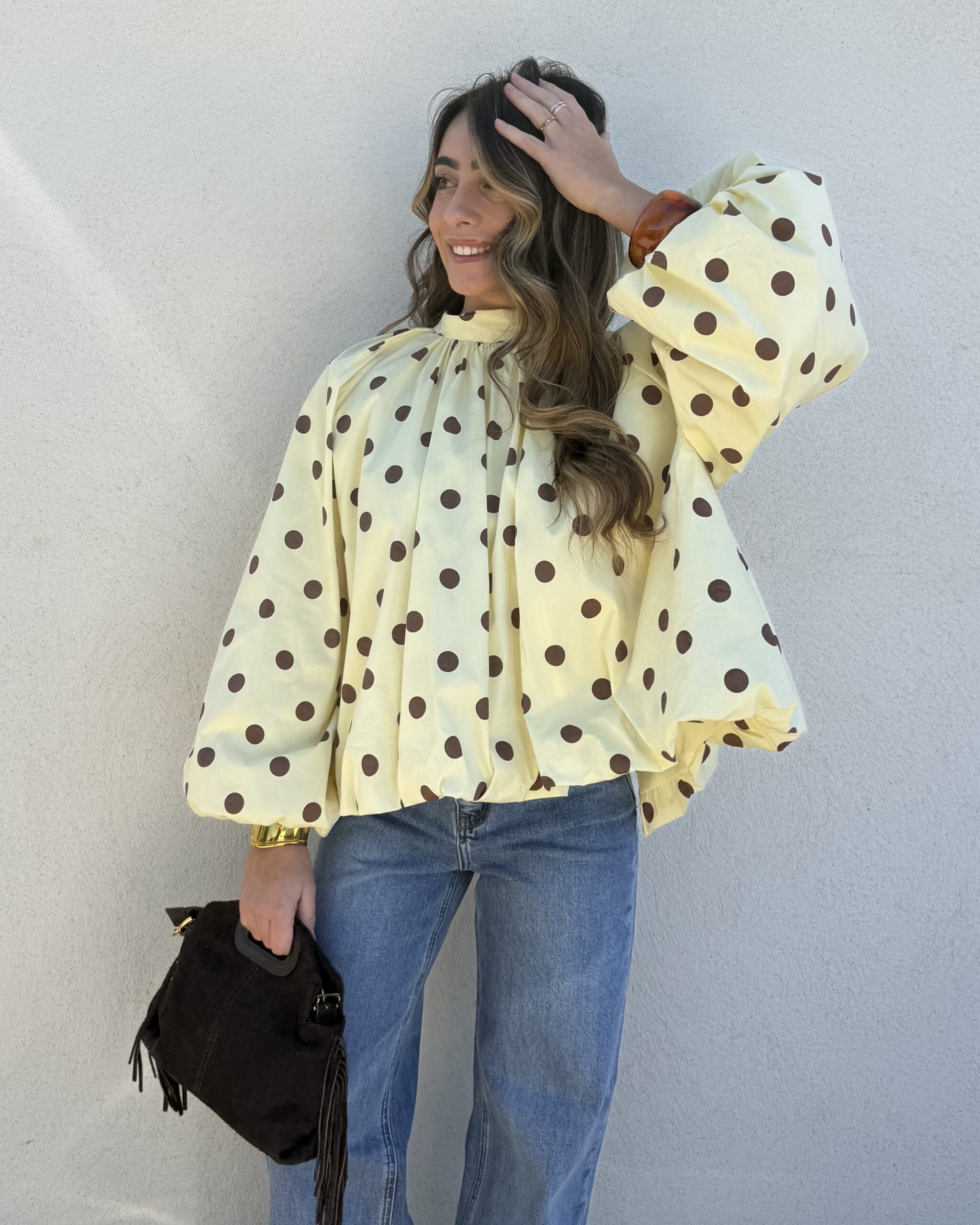 Blouse jaune à pois marron manches longues bouffantes