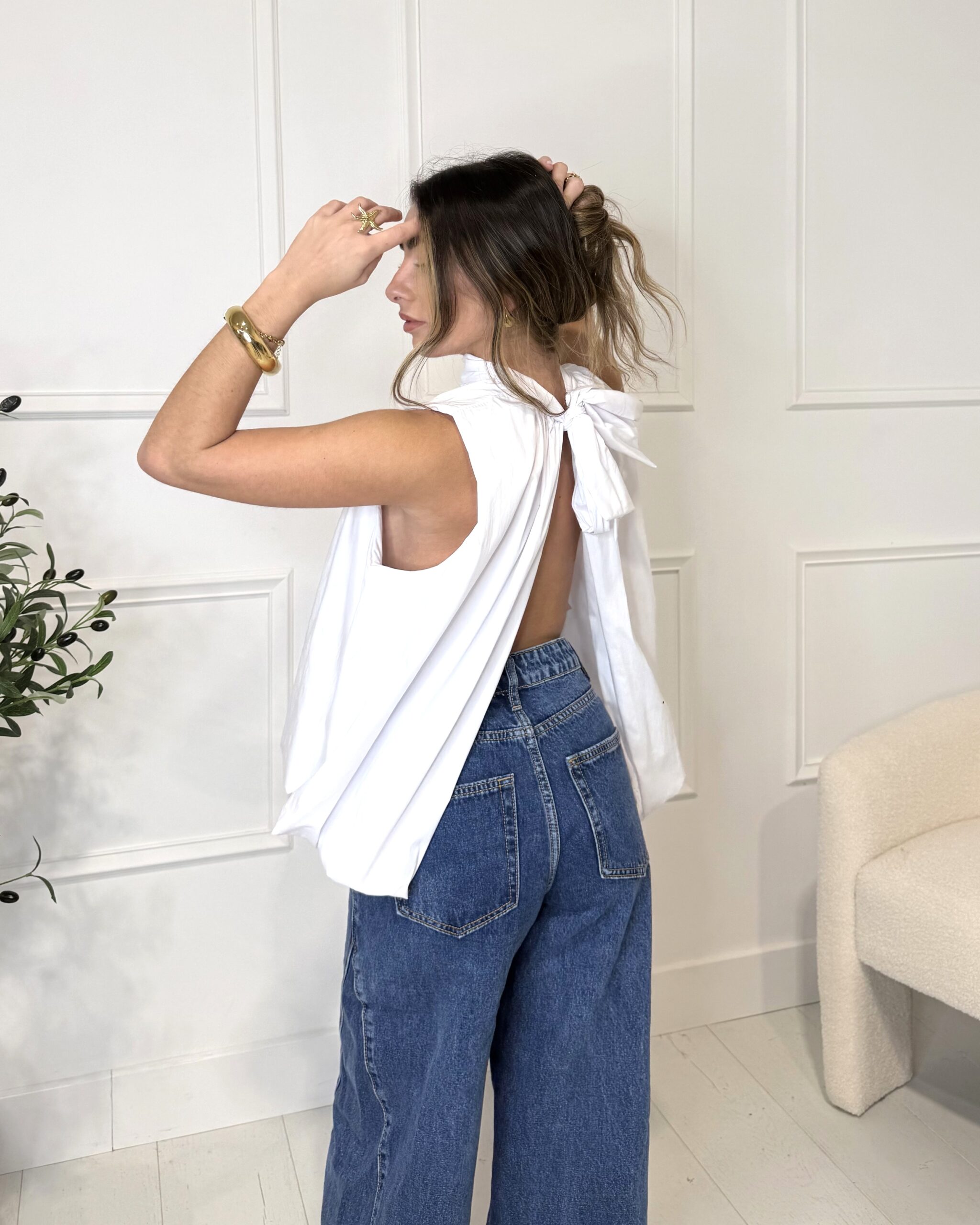 Blouse blanche sans manches avec dos-nu