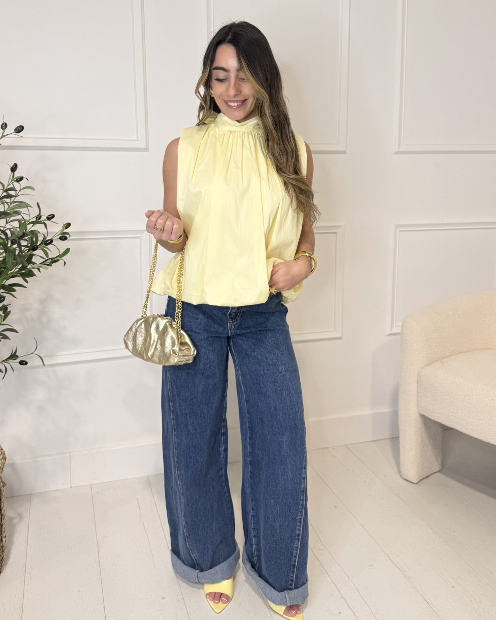 Blouse jaune sans manches dos-nu