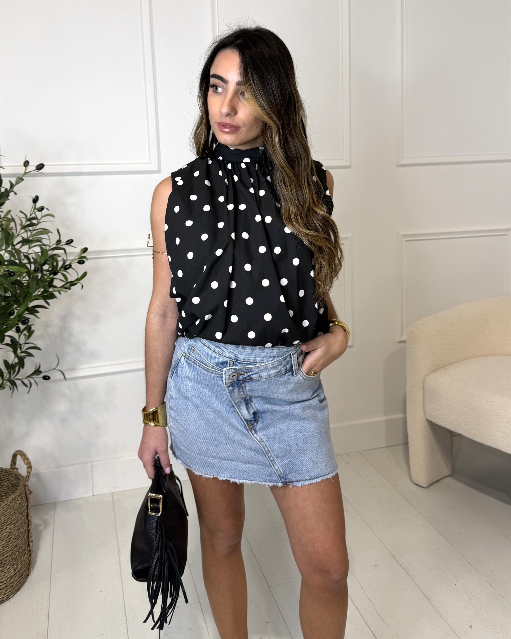 Blouse sans manches noire à pois dos-nu