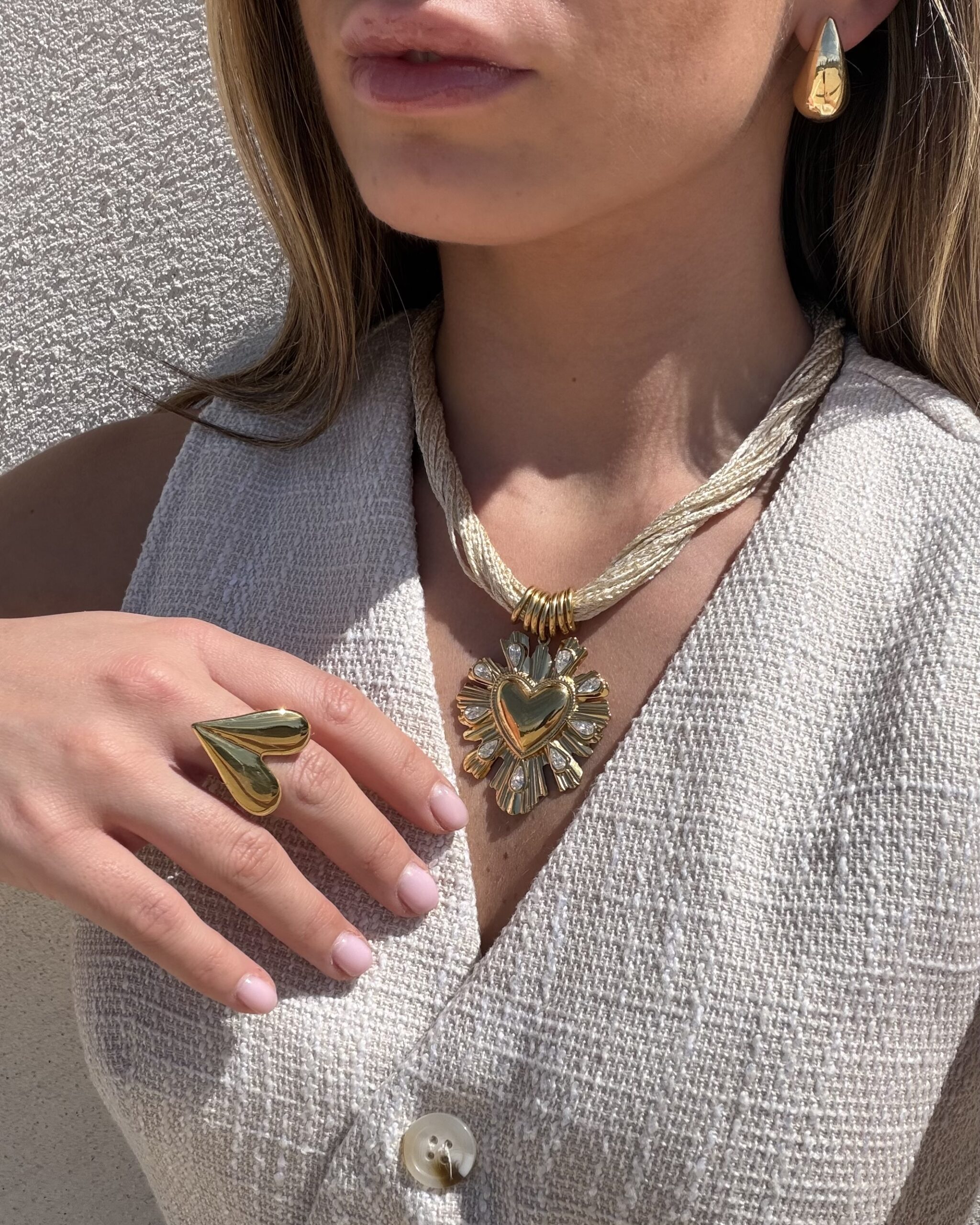 Collier épais avec pendentif en forme de cœur beige