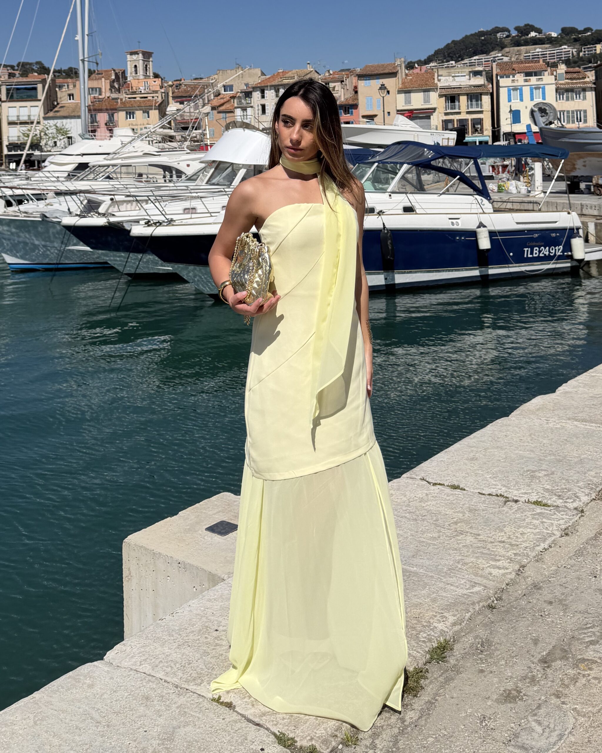 Robe longue jaune bustier près du corps avec foulard amovible intégré