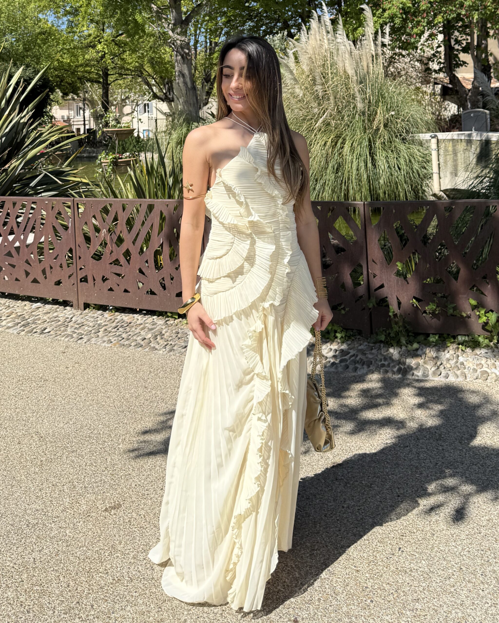 Robe longue jaune à volants et effet drapé