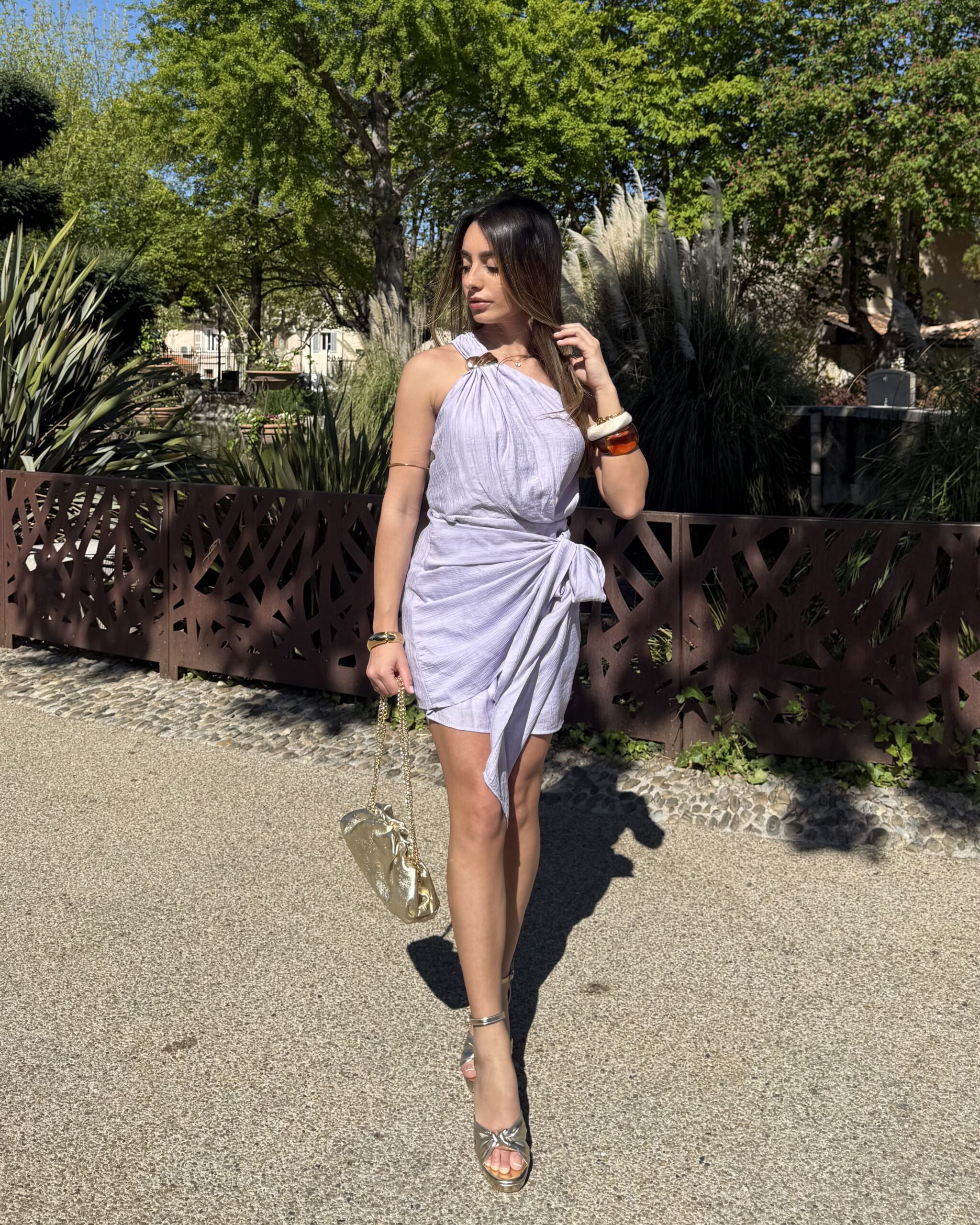 Robe courte lilas asymétrique