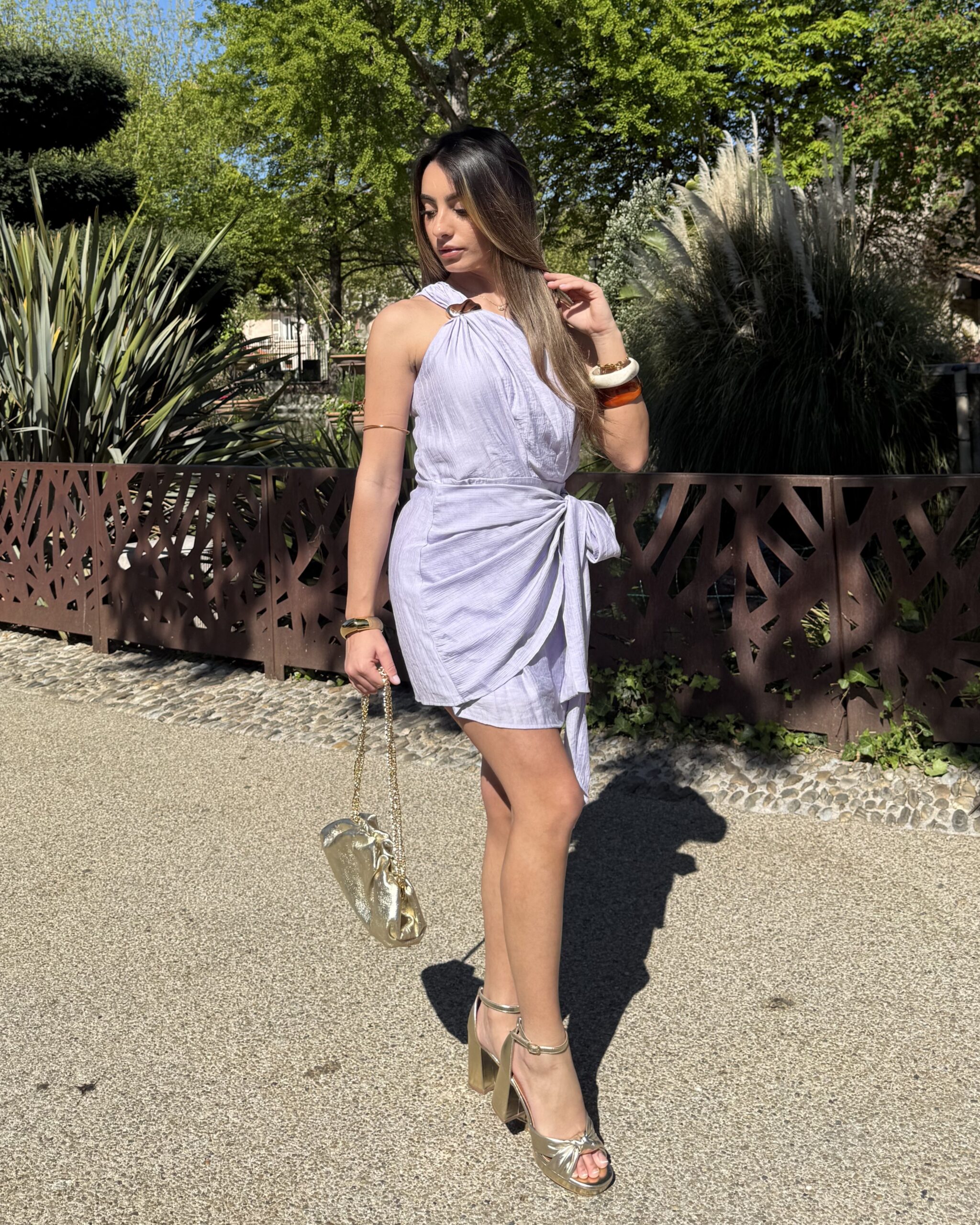Robe courte lilas asymétrique
