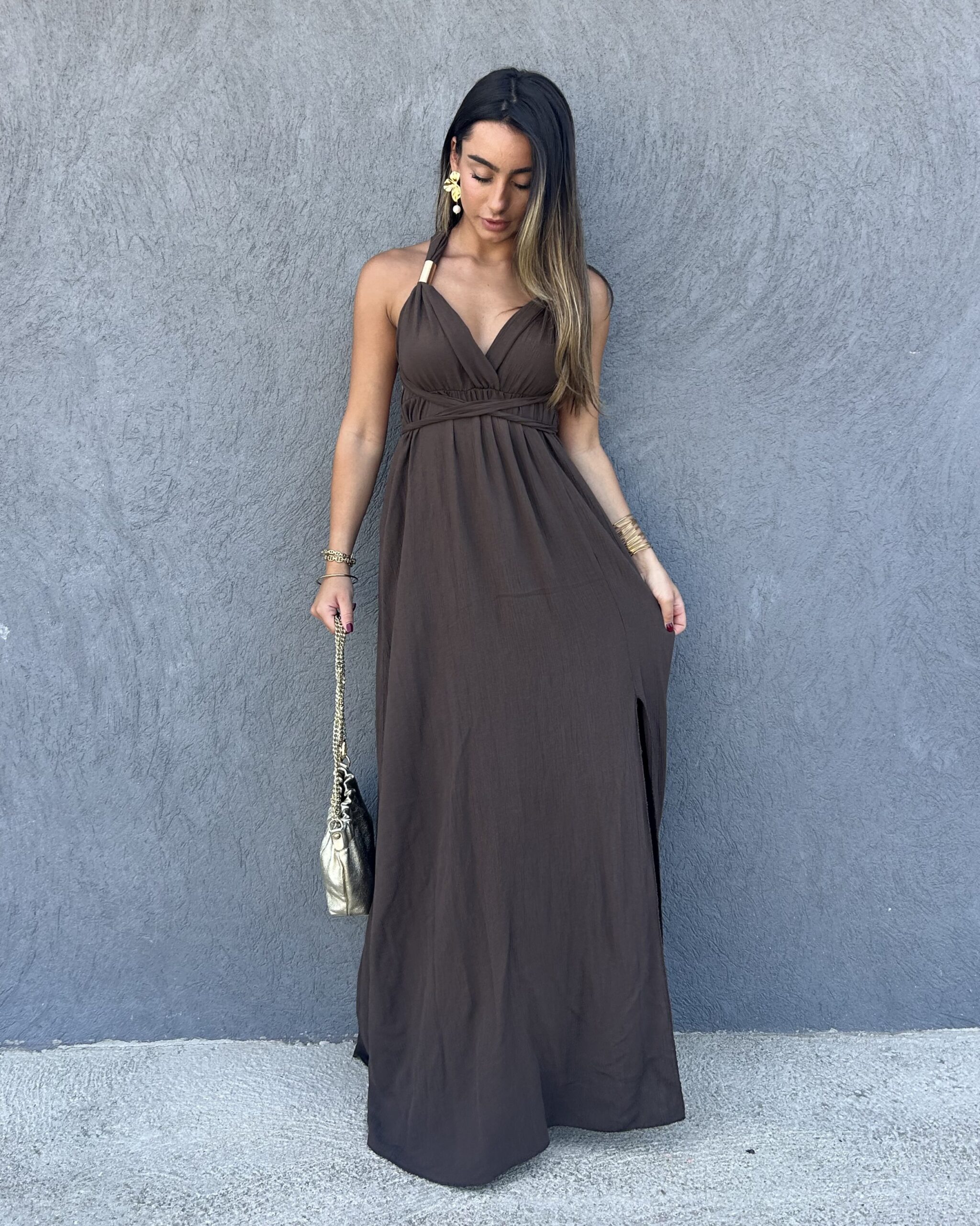 Robe longue marron dos-nu avec liens à nouer selon les envies