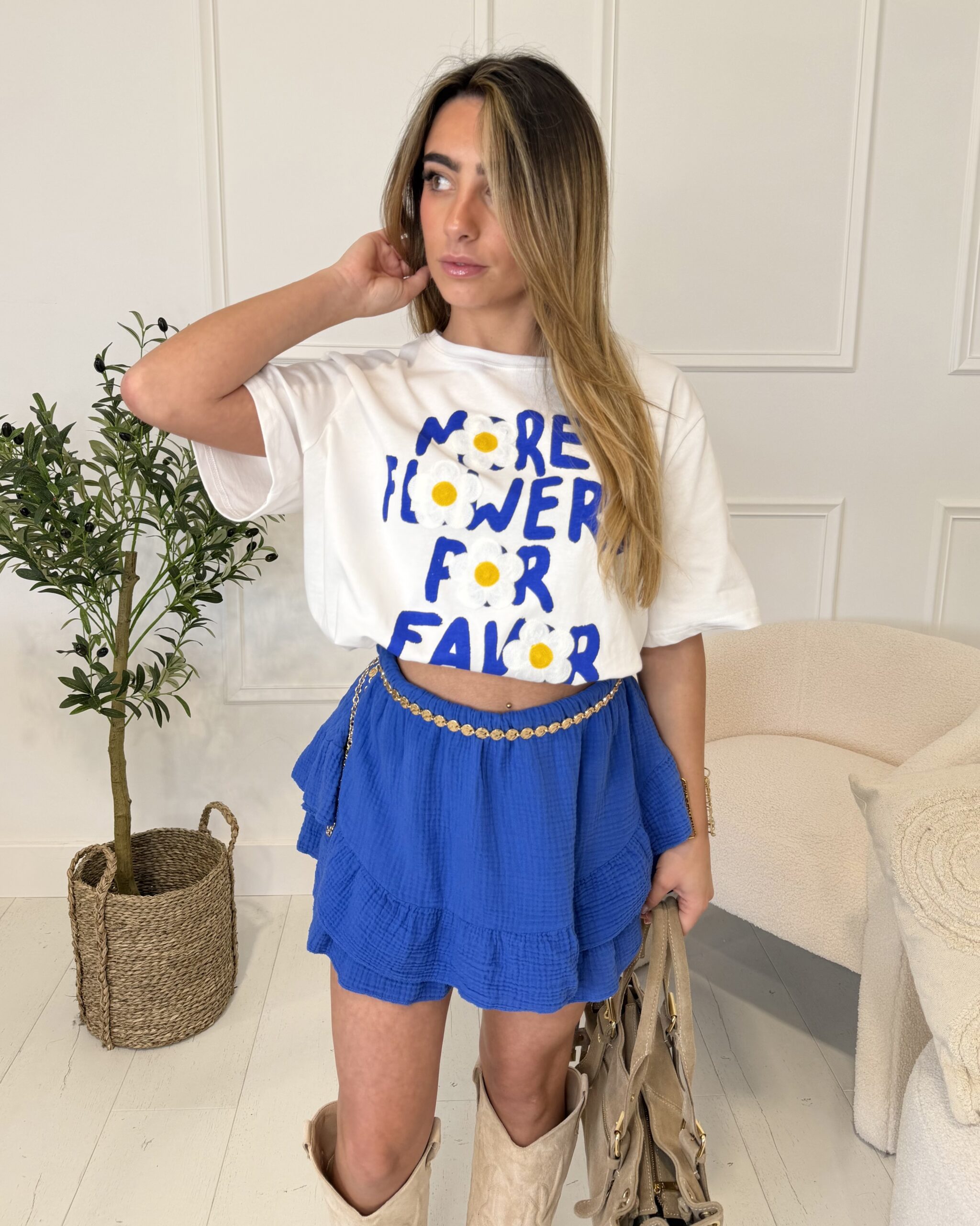 T-shirt blanc à manches courtes avec inscription bleu MORE FLOWERS POR FAVOR