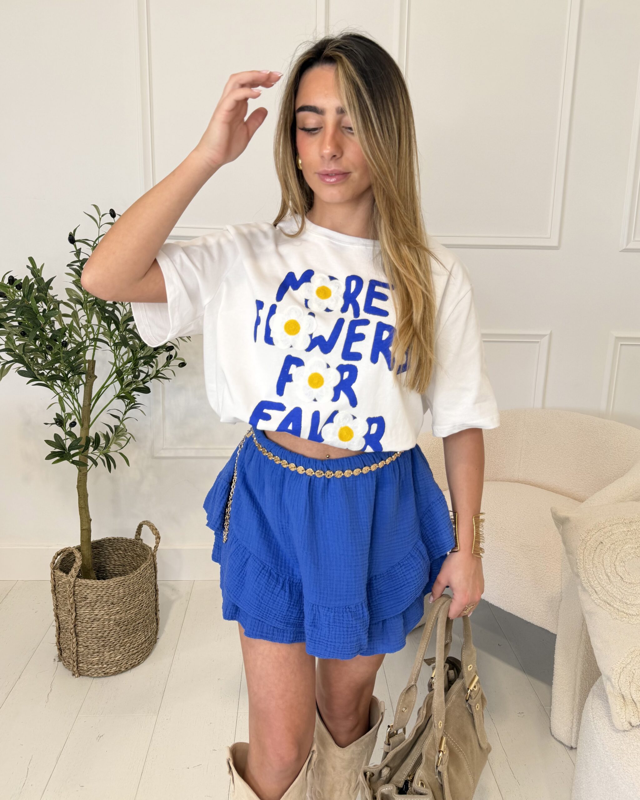 T-shirt blanc à manches courtes avec inscription bleu MORE FLOWERS POR FAVOR