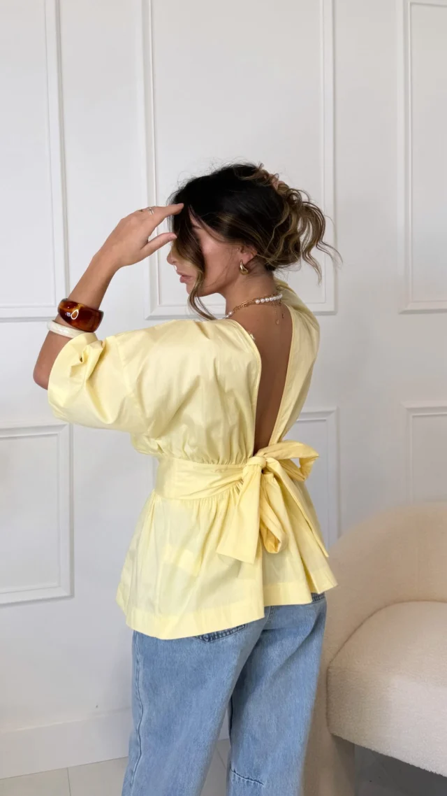 La saison des dos nu est officiellement ouverte !! 

👉 Shop ta blouse dos nu préférée sur notre e-shop ✨

#gyal #mode #fashionstyle #dosnu #blousedosnu