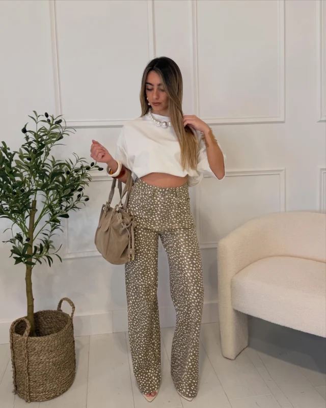 NEW CO ONLINE 🤍✨

La nouvelle collection est enfin en ligne ! Des pièces coup de cœur, unique, pensées pour sublimer ton style au quotidien… 🙈

👉 Trouve ta pièce favorite dès maintenant sur notre e-shop. 🛍️🤍

#gyal #mode #fashion #outfitdujour #summeroutfits
